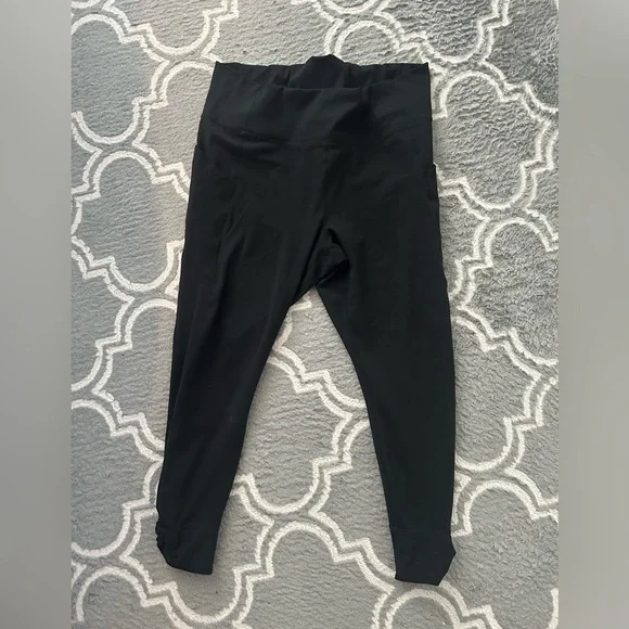 EUC Fabletics 2X Black High-Waisted Leggings with Keyhole Detail - Picture 3 of 5